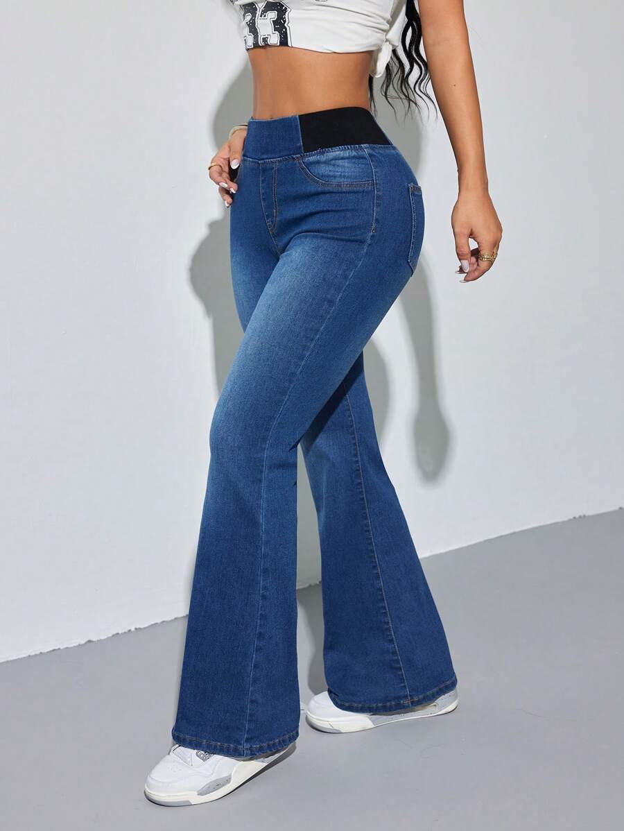 Hayat Flared Jeans (Petite)