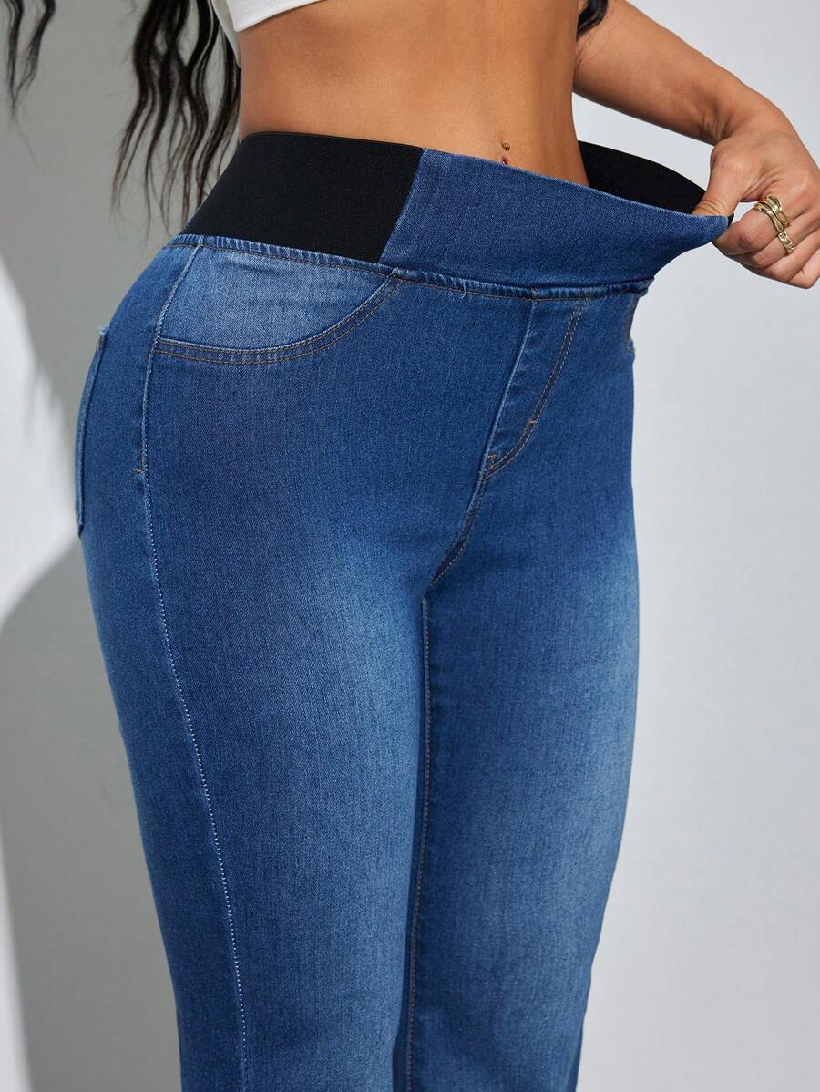 Hayat Flared Jeans (Petite)