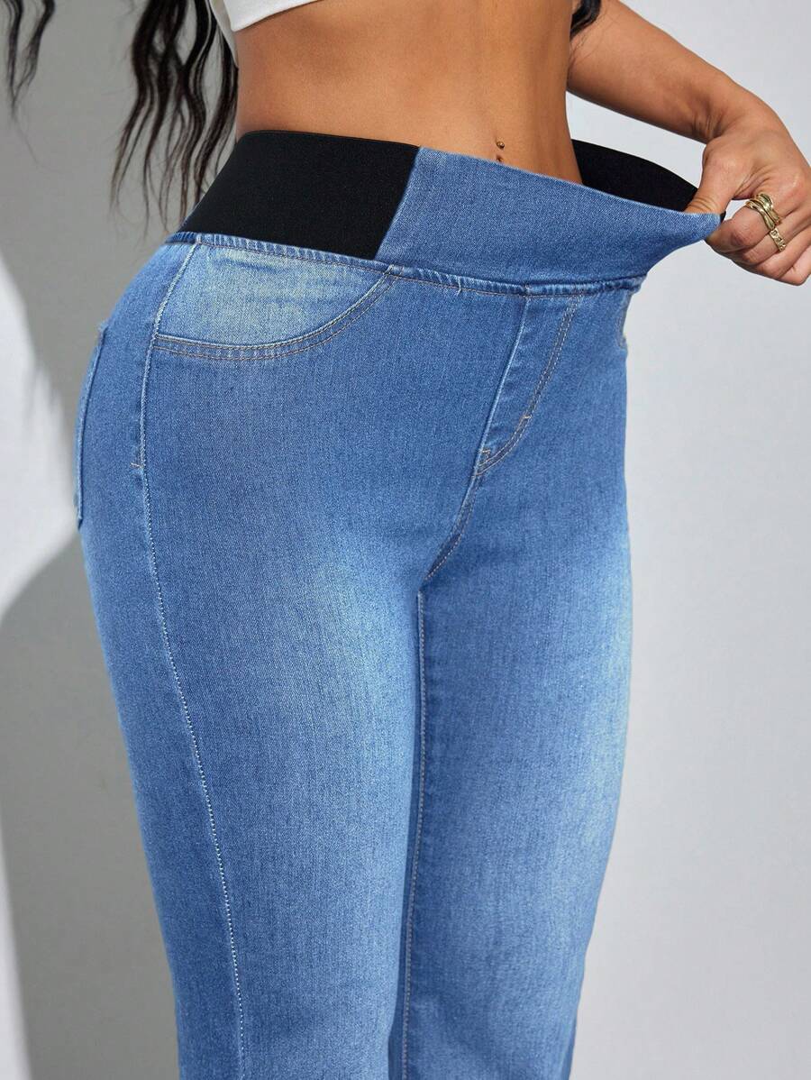 Hayat Flared Jeans (Petite)