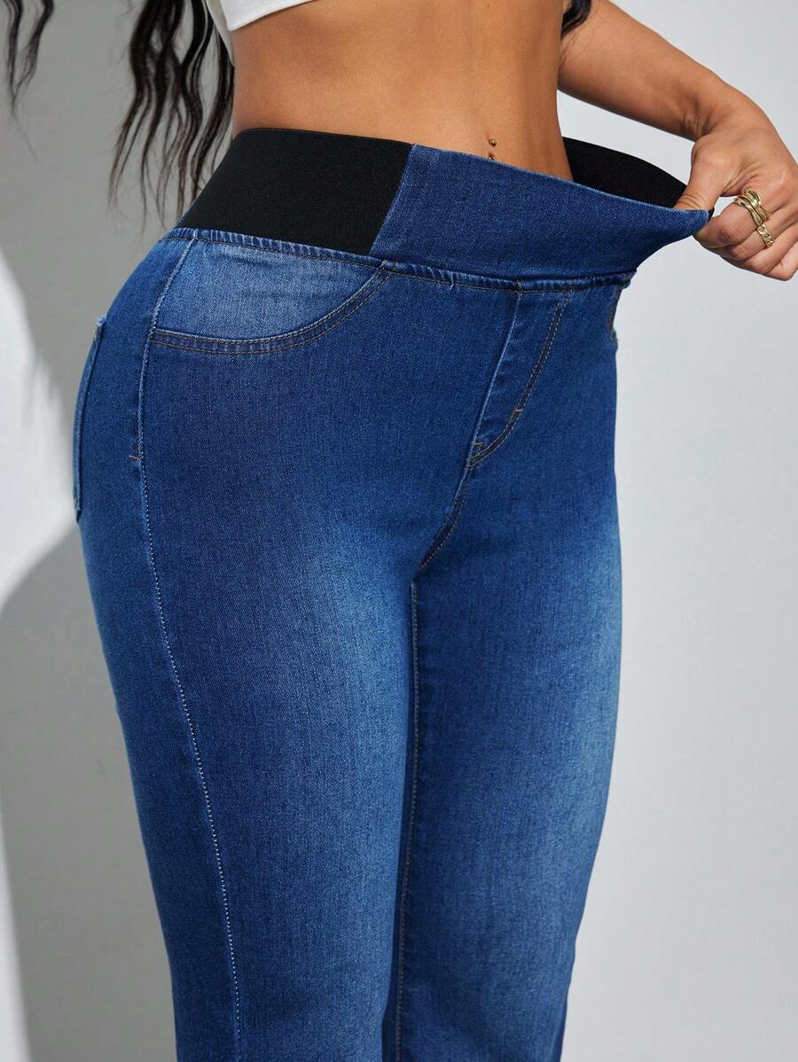 Hayat Flared Jeans (Petite)