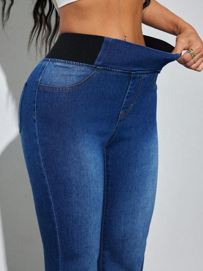 Hayat Flared Jeans (Petite)